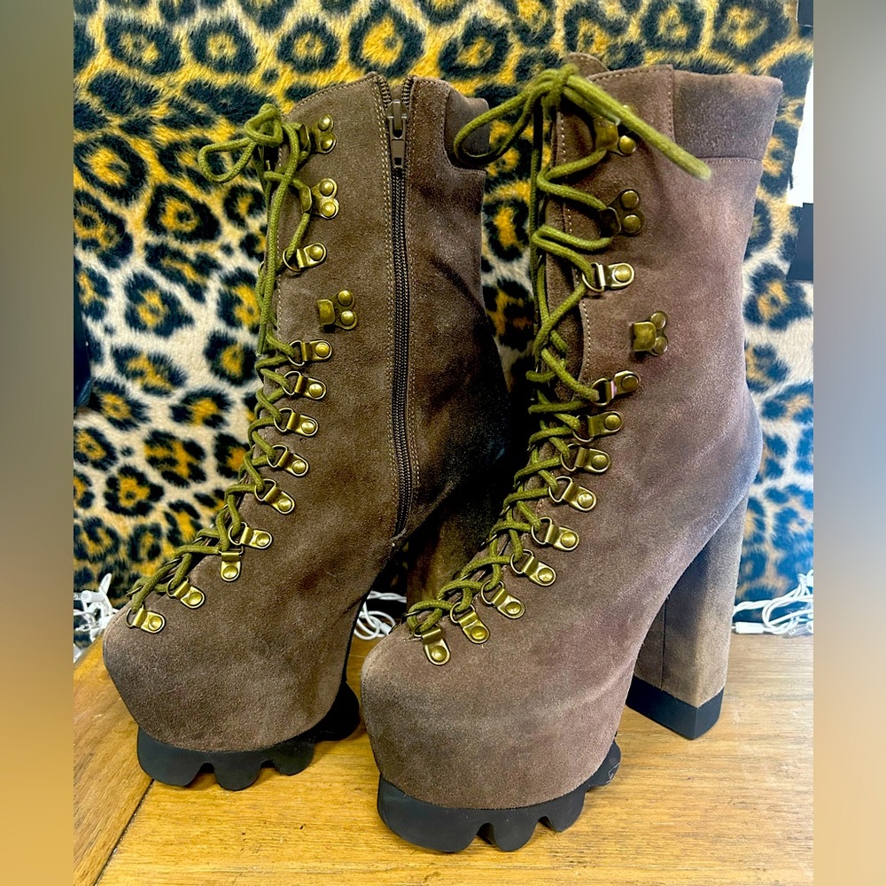 RARE Jeffrey Campbell 🔥